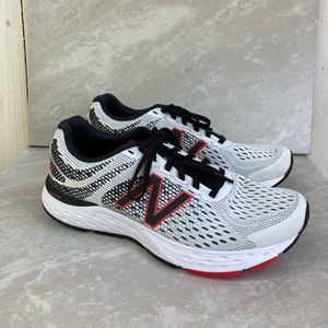 New Balance V6 680 Athletic Shoes Size 8.5